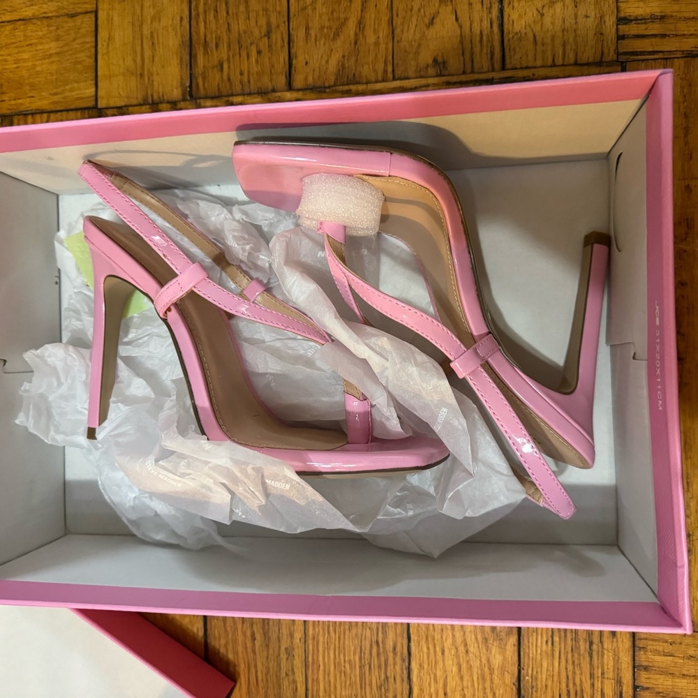 Winnie Harlow x Steve Madden